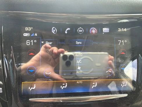 Used 2018 Cadillac Escalade ESV Luxury RWD image 24