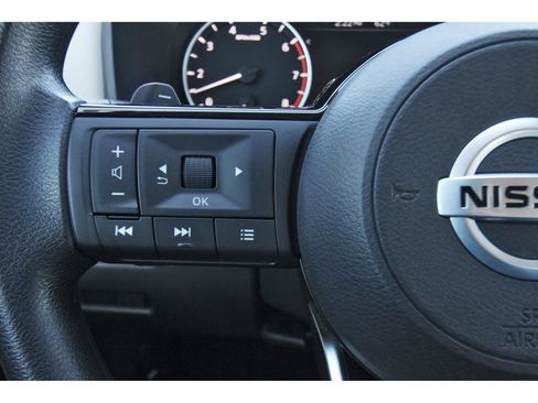 Used 2021 Nissan Rogue SV image 18