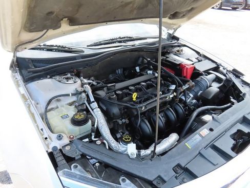 Used 2010 Ford Fusion SE FWD image 19