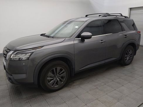 Used 2022 Nissan Pathfinder SV FWD image 2