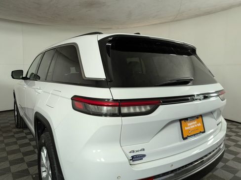 Certified 2023 Jeep Grand Cherokee Limited AWD/4WD image 14