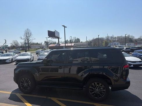 Certified 2025 Lexus GX 550 w/ Cold Area Package image 2