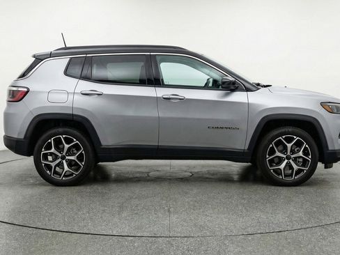 Used 2025 Jeep Compass Limited AWD/4WD image 11