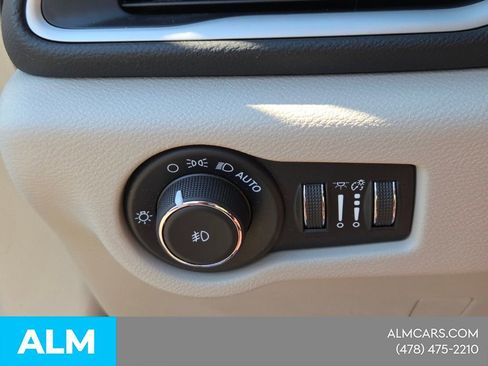 Used 2022 Chrysler Pacifica Touring-L FWD image 28