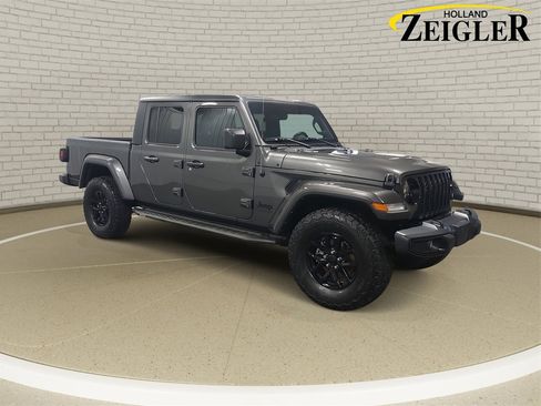 Used 2022 Jeep Gladiator Sport image 3