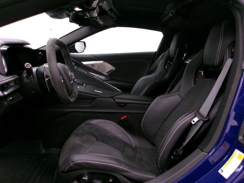 Used 2025 Chevrolet Corvette Stingray Preferred Cpe w/ Z51 Performance Package image 9