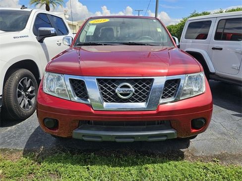 Used 2019 Nissan Frontier SV image 2