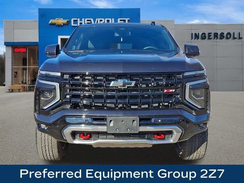 Used 2025 Chevrolet Suburban Z71 image 3