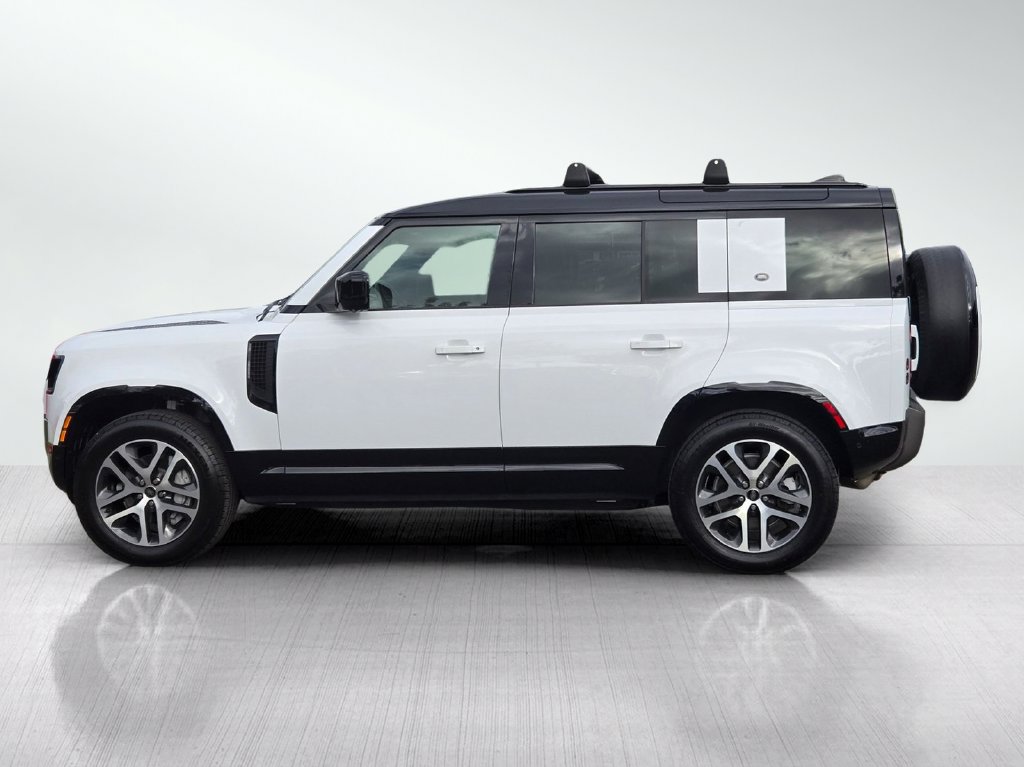 Used 2024 Land Rover Defender 110 X-Dynamic SE AWD/4WD image 7