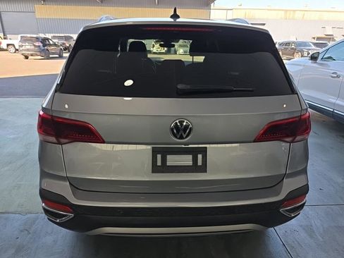 Used 2024 Volkswagen Taos SE image 8