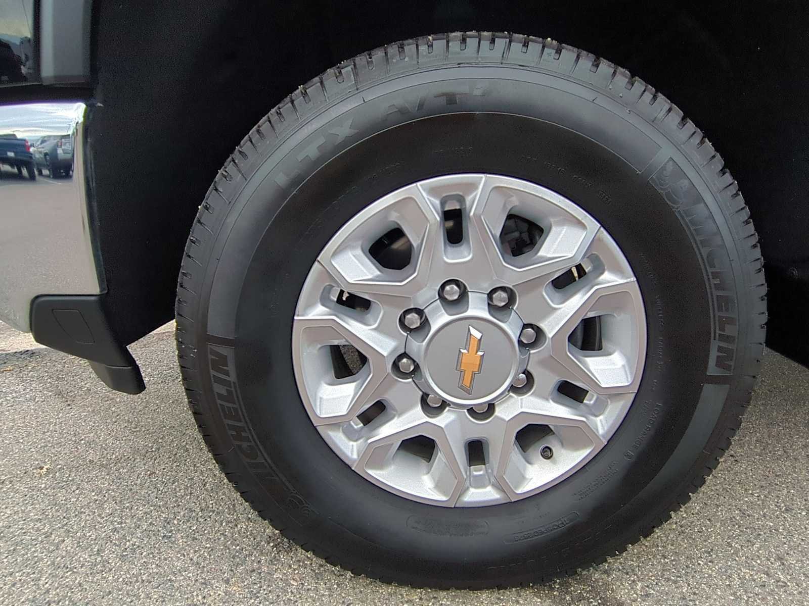 Used 2024 Chevrolet Silverado 2500 LTZ w/ LTZ Premium Package AWD/4WD image 29