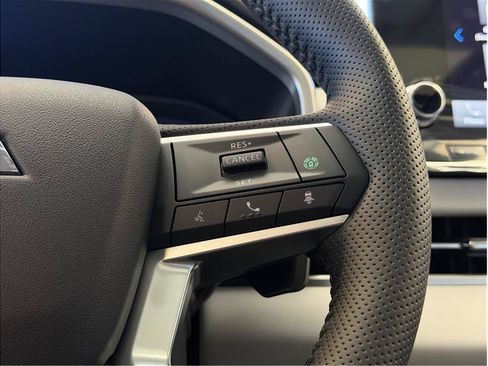 Used 2025 Mitsubishi Outlander 4WD Plug-In Hybrid image 16
