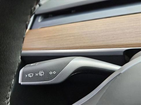 Used 2023 Tesla Model Y Long Range image 13