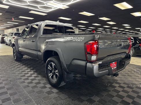 Used 2018 Toyota Tacoma TRD Sport AWD/4WD image 11