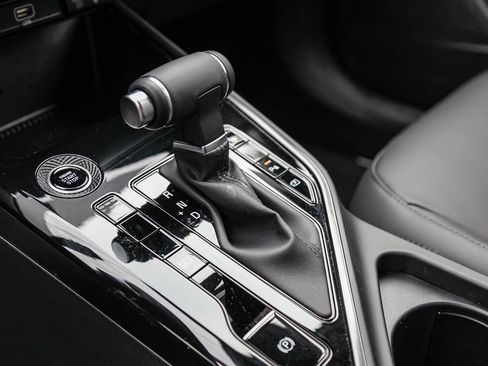 Certified 2025 Kia Niro EX Touring FWD image 18