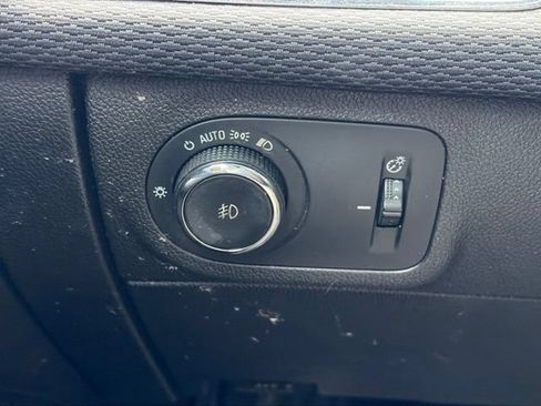 Used 2017 Chevrolet Cruze LT w/ Convenience Package FWD image 28