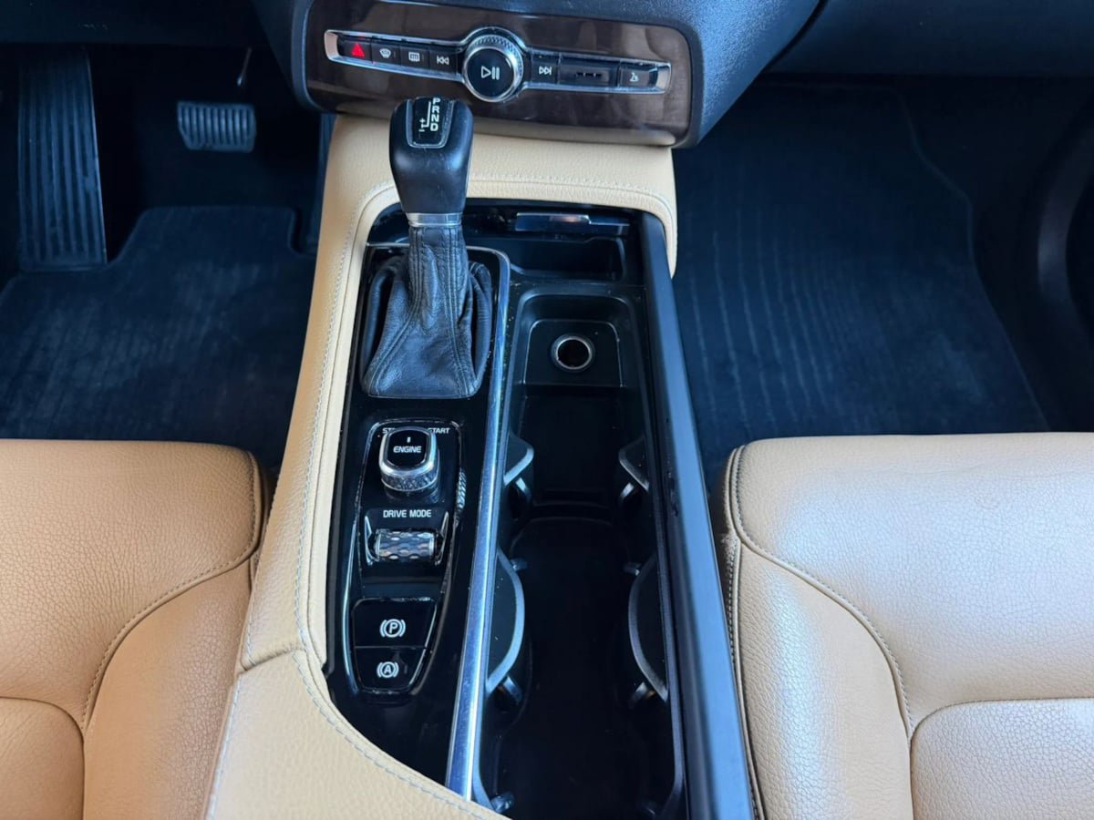 Used 2016 Volvo XC90 T6 Momentum w/ Momentum Plus Package AWD/4WD image 62
