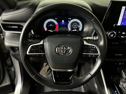 Certified 2025 Toyota Highlander XSE image 15