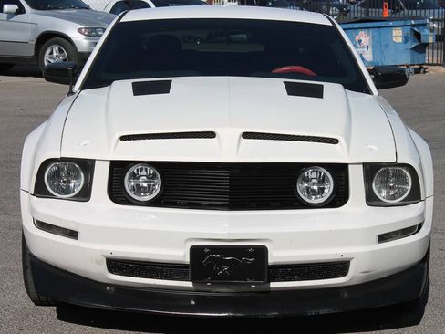 Used 2007 Ford Mustang Premium RWD image 2