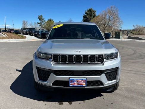 New 2026 Jeep Grand Cherokee Limited w/ Trailer Tow Package AWD/4WD image 8