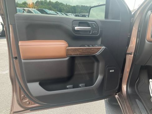 Used 2019 Chevrolet Silverado 1500 High Country w/ Technology Package AWD/4WD image 17