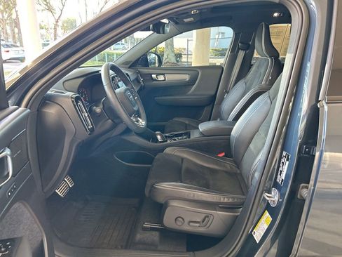 Used 2022 Volvo XC40 T5 R-Design w/ Advanced Package image 5