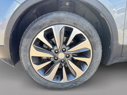 Used 2020 Buick Encore Essence FWD image 9