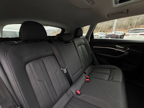 Used 2019 Audi e-tron Premium Plus image 34