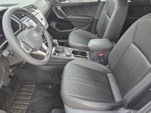 Used 2022 Volkswagen Tiguan SE AWD/4WD image 9