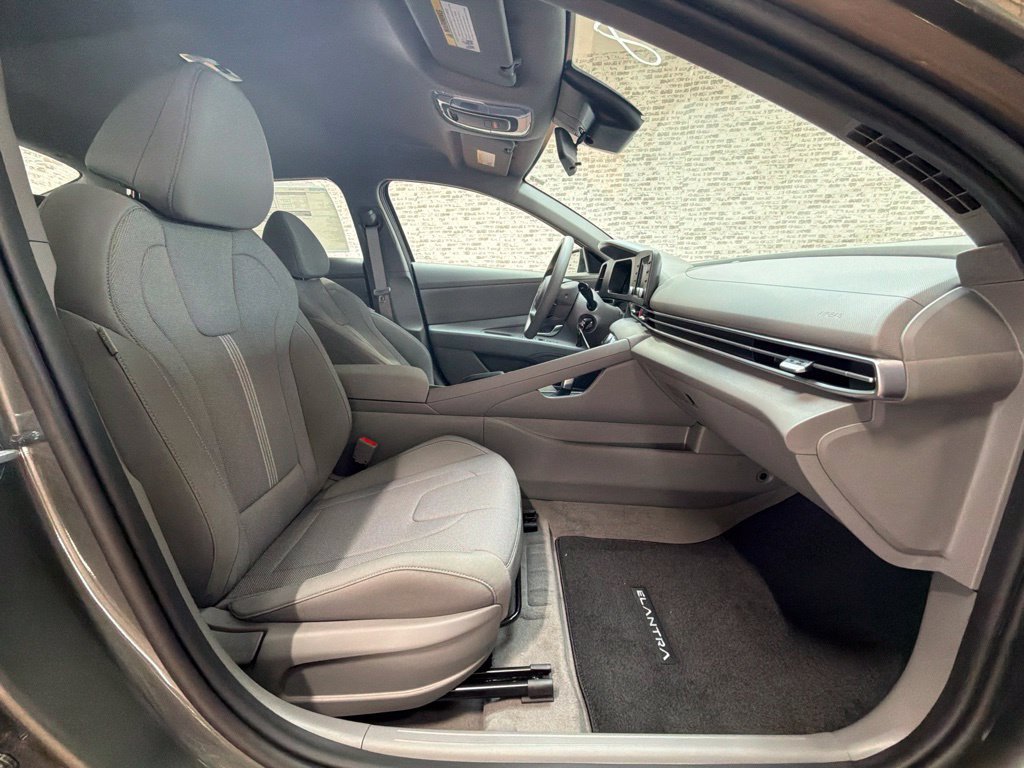 New 2026 Hyundai Elantra SE FWD image 11