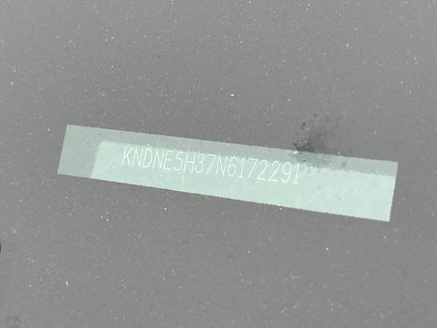 Used 2022 Kia Carnival SX Prestige image 3