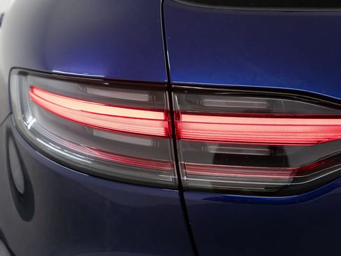 Certified 2023 Porsche Macan AWD/4WD image 35