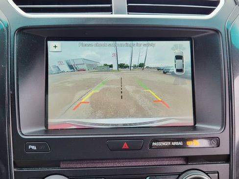 Used 2017 Ford Explorer XLT w/ Equipment Group 202A FWD image 13