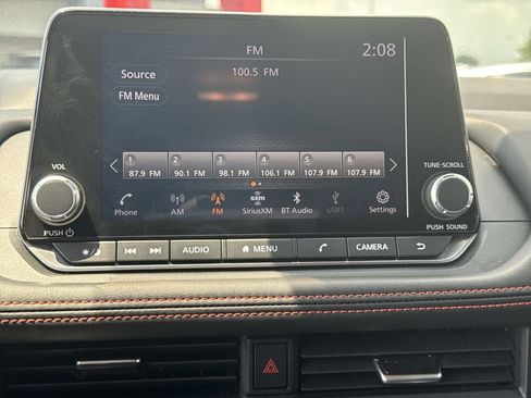 Used 2025 Nissan Rogue SV AWD/4WD image 28