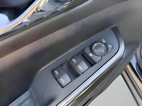 Used 2023 GMC Acadia SLT image 22