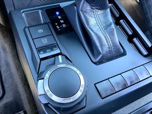 Used 2025 Toyota Tacoma SR image 31