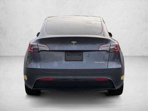Used 2022 Tesla Model Y Long Range image 6