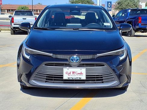 Used 2024 Toyota Corolla XLE image 2