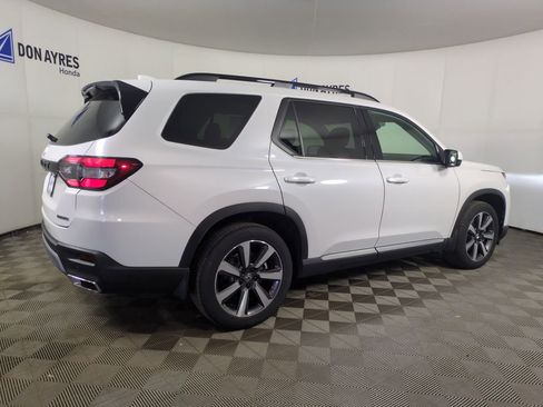 Used 2024 Honda Pilot Touring image 9