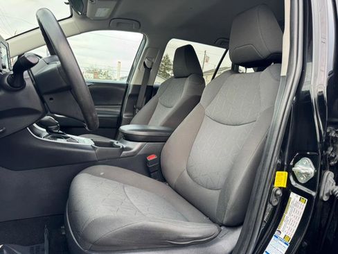 Used 2022 Toyota RAV4 XLE image 18