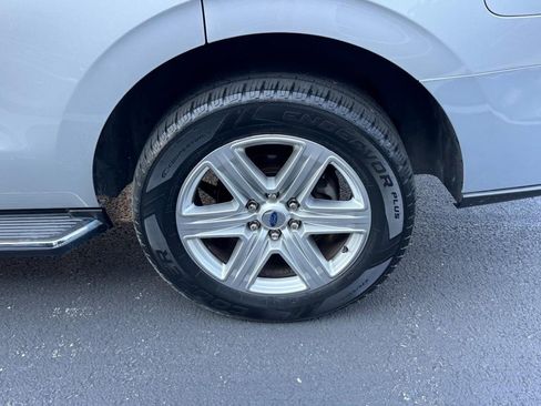 Used 2019 Ford Expedition XLT w/ Equipment Group 202A AWD/4WD image 10