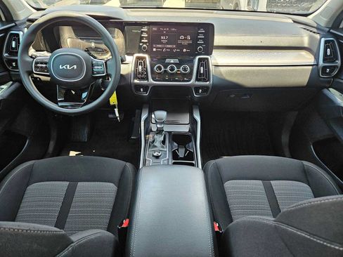Used 2023 Kia Sorento LX FWD image 8