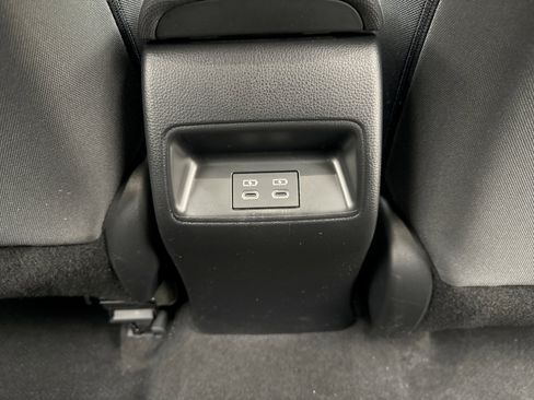 Used 2025 Toyota Corolla LE image 19