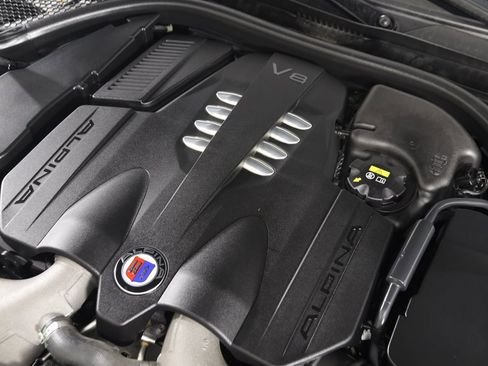 Used 2022 BMW ALPINA B7 xDrive w/ Luxury Rear Seating Package image 36