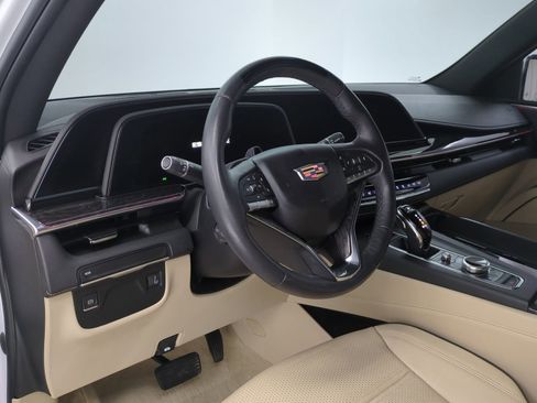 Used 2023 Cadillac Escalade Premium Luxury w/ LPO, Radiant Package image 4