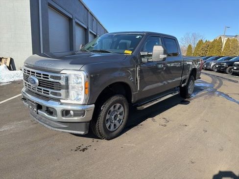 Used 2023 Ford F250 XLT image 3