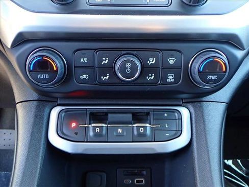 Used 2023 GMC Acadia SLT image 19