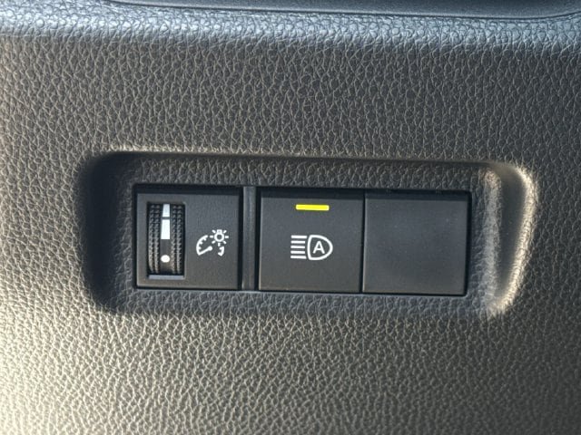 Used 2025 Toyota RAV4 LE AWD/4WD image 24