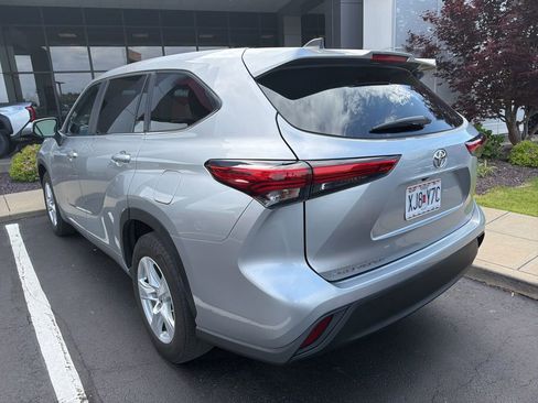 Used 2023 Toyota Highlander L FWD image 9