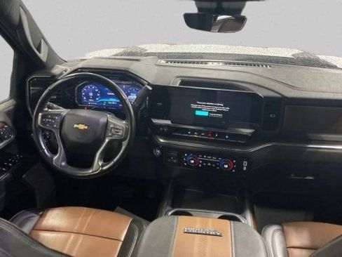 Used 2024 Chevrolet Silverado 2500 High Country w/ High Country Premium Package AWD/4WD image 16